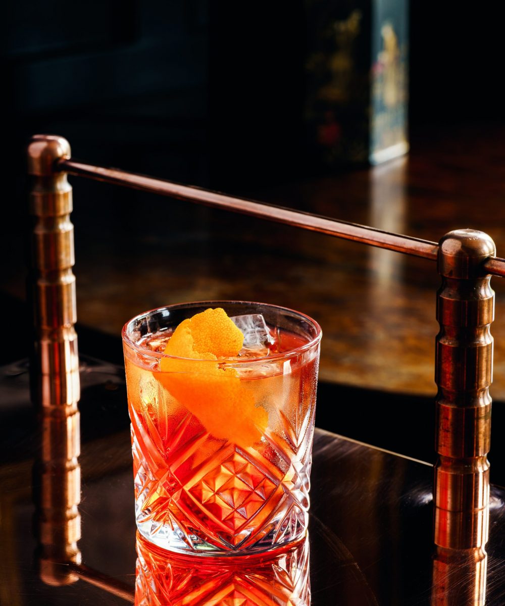 Enjoy an elegant way of drinking Distinguish Gin.